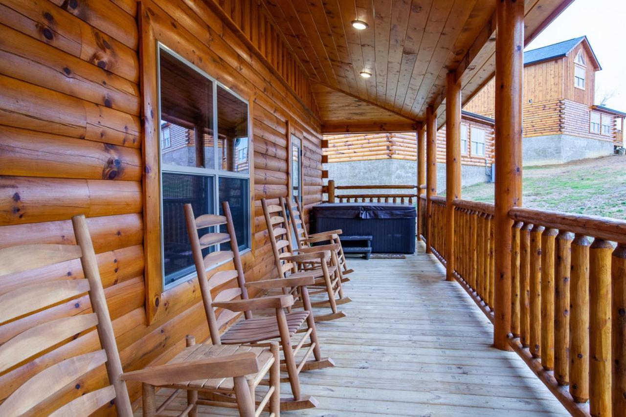 Swimming Bears Lodge 1 With Indoor Pool And Hot Tub Pigeon Forge Bagian luar foto