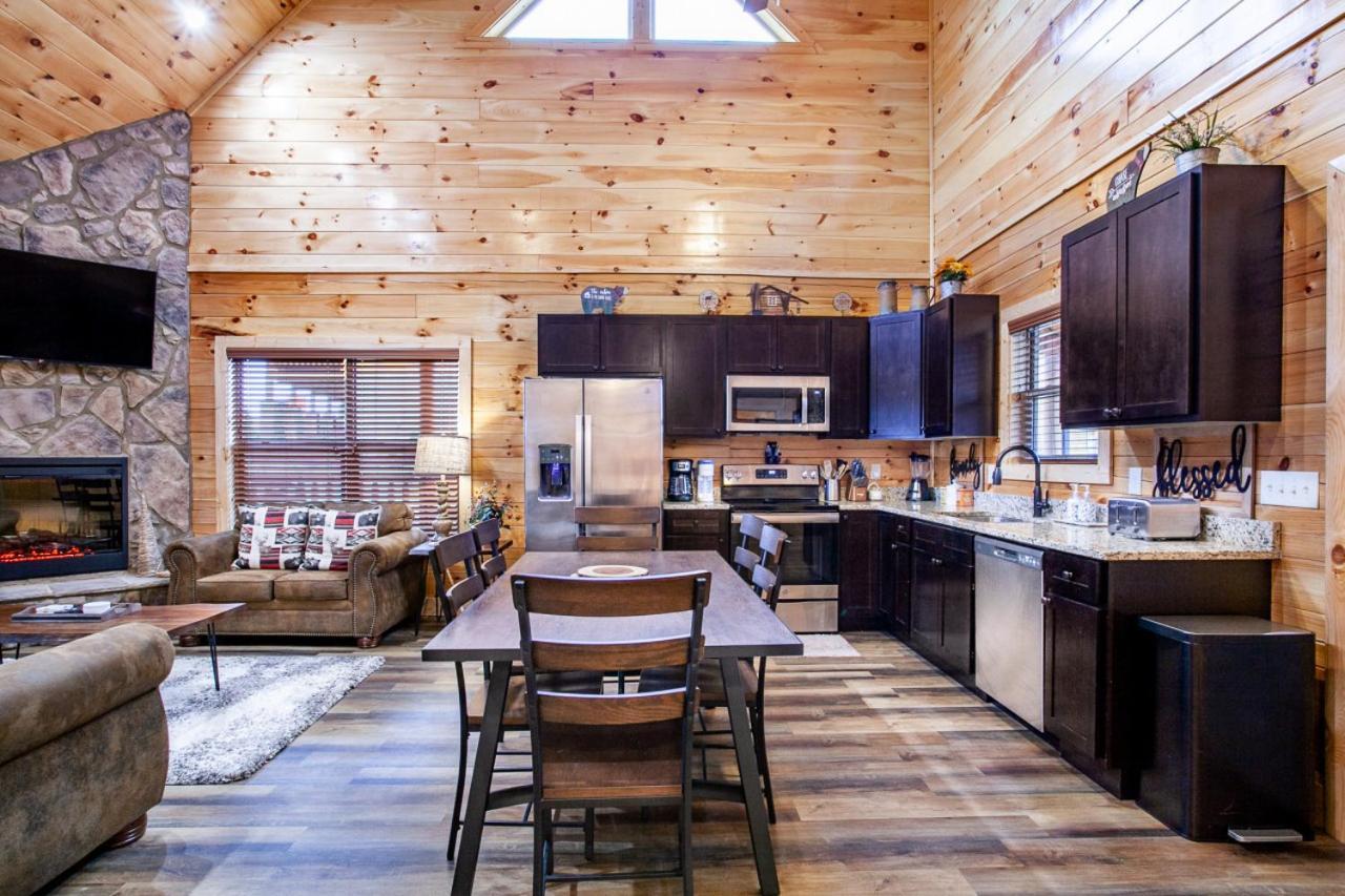 Swimming Bears Lodge 1 With Indoor Pool And Hot Tub Pigeon Forge Bagian luar foto