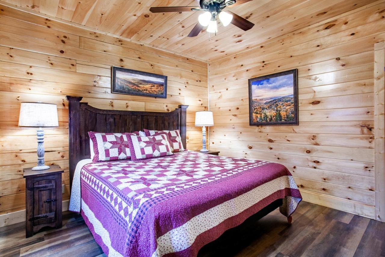 Swimming Bears Lodge 1 With Indoor Pool And Hot Tub Pigeon Forge Bagian luar foto