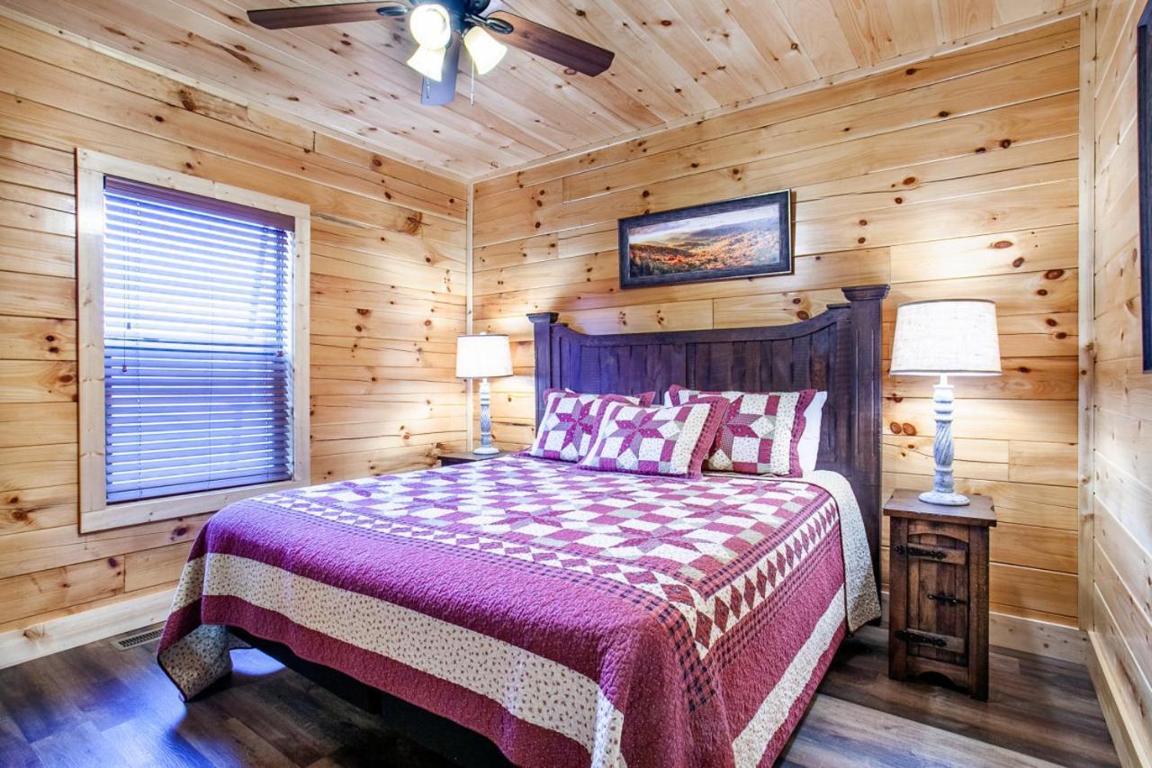 Swimming Bears Lodge 1 With Indoor Pool And Hot Tub Pigeon Forge Bagian luar foto